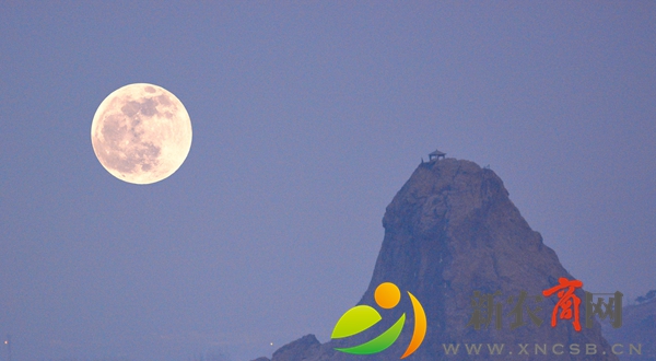 胶州艾山夜空的超级月亮.jpg