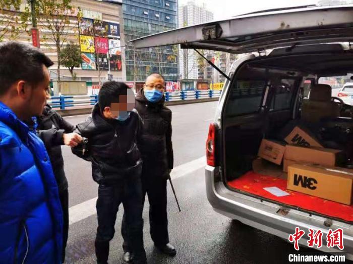 重庆警方破获销售假冒品牌口罩案 查扣假品牌口罩1.6万个