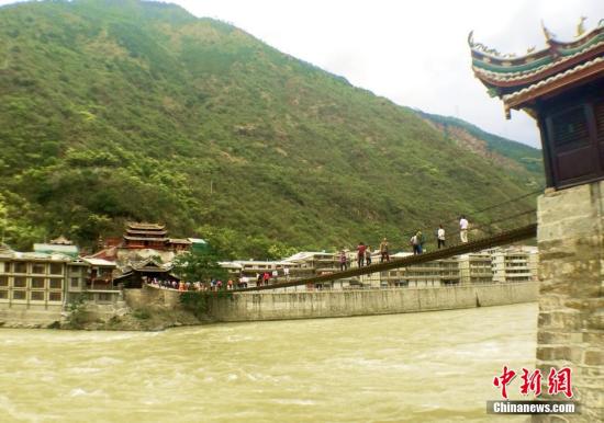 百年泸定桥迎大修 甘孜藏区旅游业飞速发展