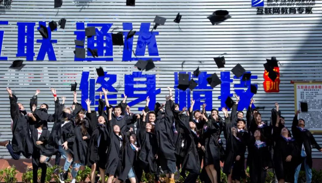 贵州新华：高考太疯狂 不上大学照样成才