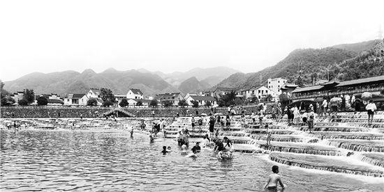 浙江一网红水坝一天3个孩子溺水 高峰时有几万游客