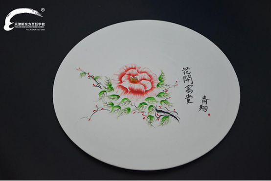 天津新东方学子果酱画考核，一勾一勒在盘子上描绘一幅风景画！