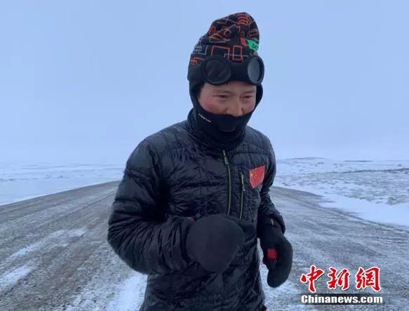 他是首位从南极跑步到北极的中国人 49岁又有新挑战