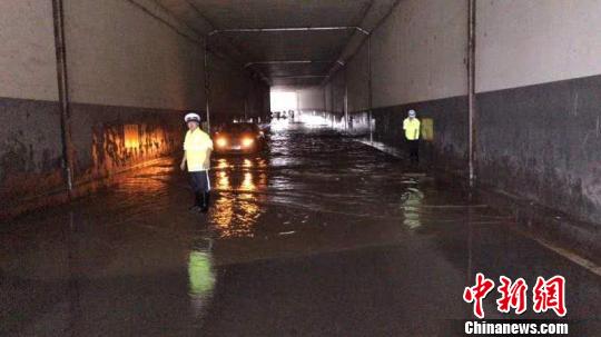 暴雨袭击四川巴中 多个乡镇街道被淹致上千人转移