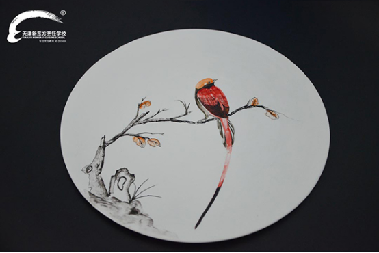 天津新东方学子果酱画考核，一勾一勒在盘子上描绘一幅风景画！