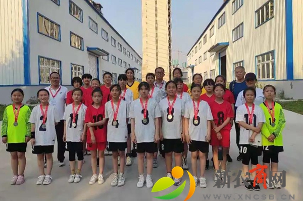 平度市开发区小学手球队在青岛市第五届运动会手球比赛中喜获佳绩.jpg