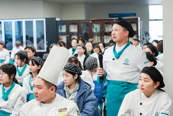 全国烘焙冠军韩宇莅临长沙优美西点 传授烘焙从业经验