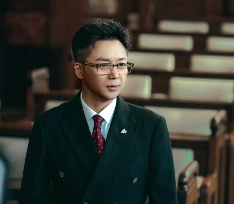 刘奕君