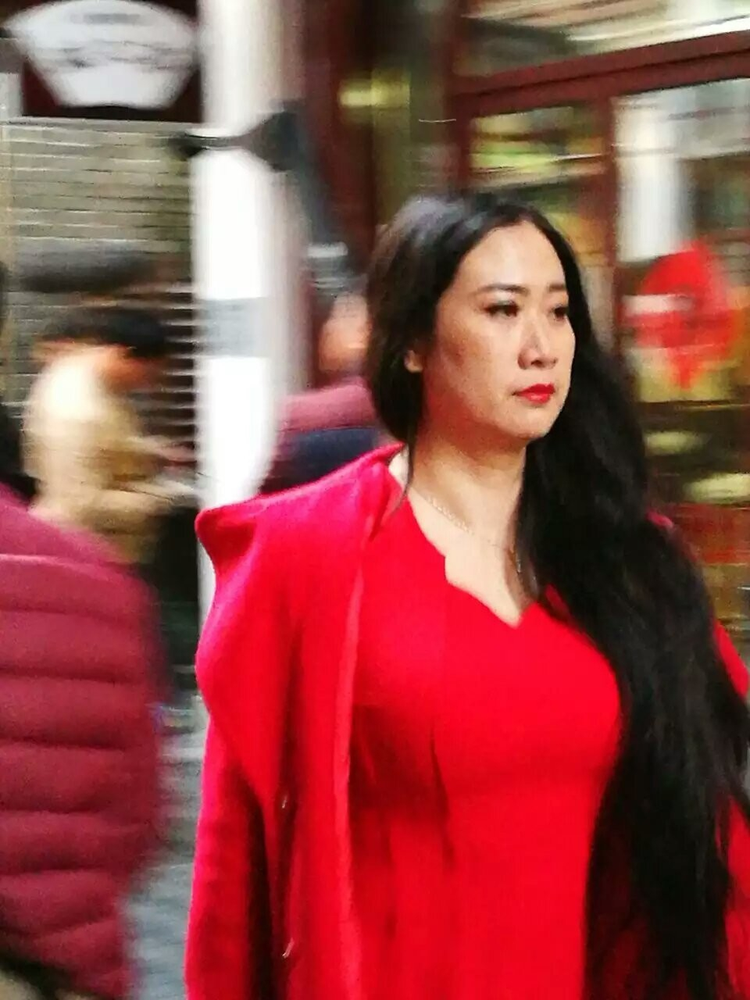 编辑推荐：盘点中国网红不完全进化史，初代“卖丑”、二代卖“人设”、三代直播崛起、四代反传统.jpg