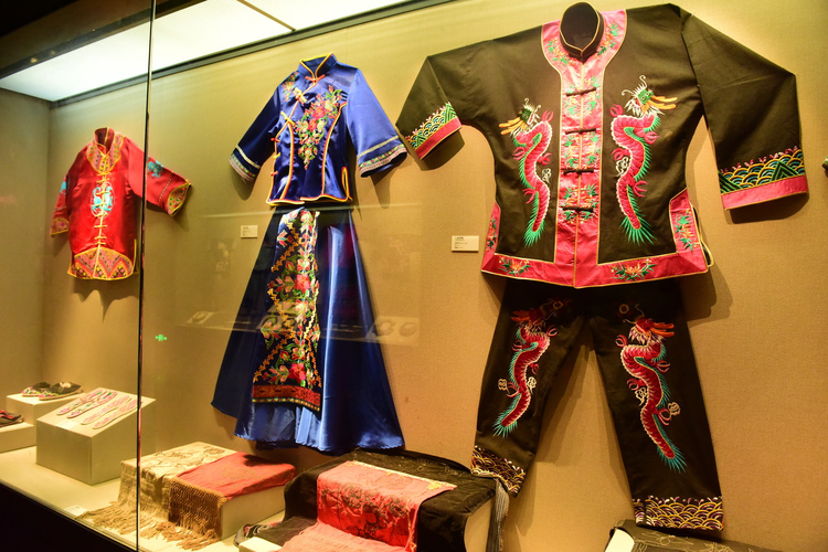 土家族民族服饰