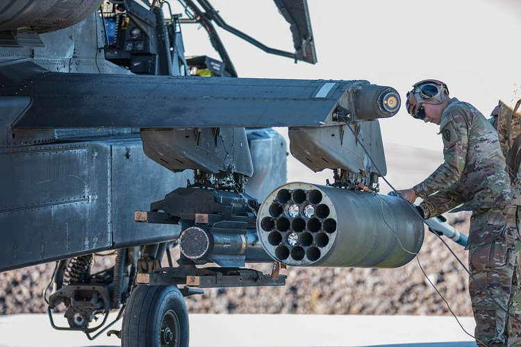 AH-64武装直升机