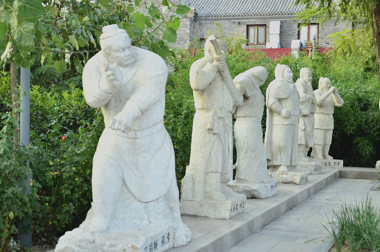 水浒108将石雕像“现身”山东聊城一景区