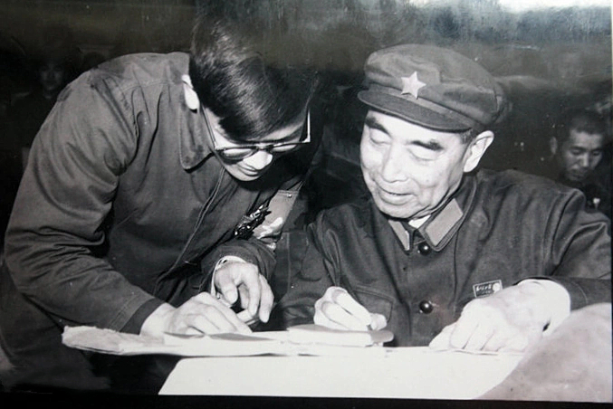 蒯大富向周恩来汇报工作