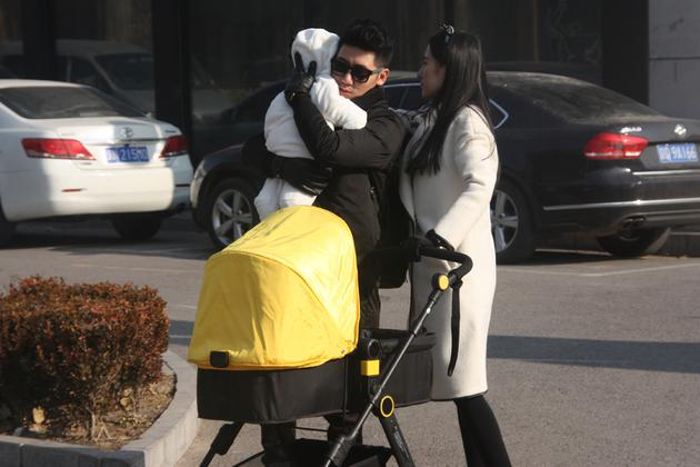 2008年,王绎龙与妻子rissa在北京一场新闻发布会上结识,二人于次年