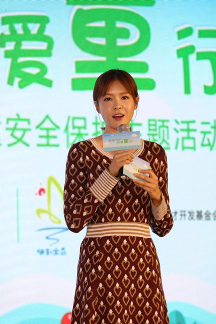 李艾