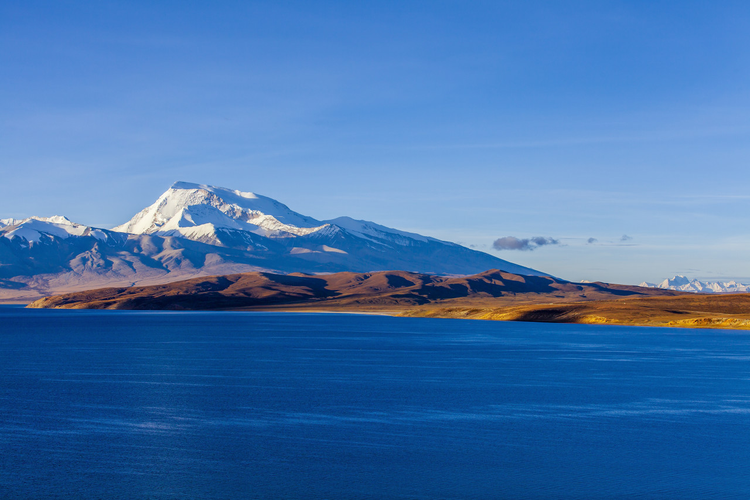 青藏高原喜马拉雅山脉高原神山圣湖雪山风光.jpeg