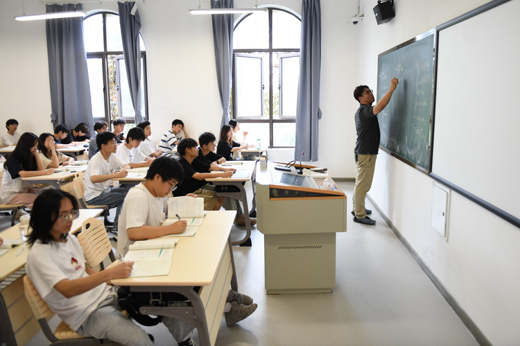 中新社：台湾教师在大陆：有交流才能产生火花