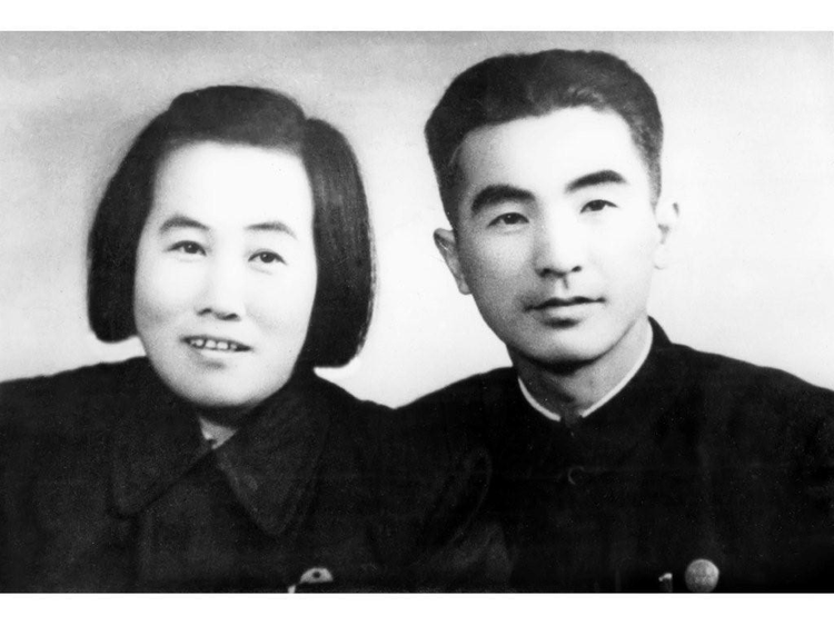 赵扬与妻子50年代在杭州的合影