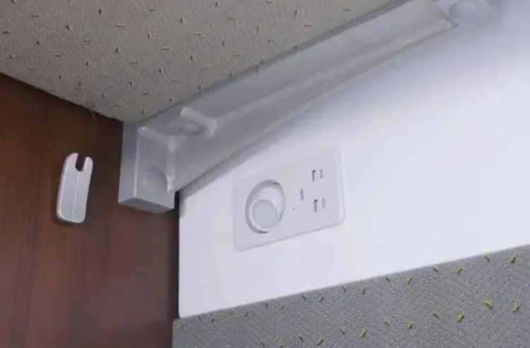 CR200J-C型复兴号动力集中型动车组