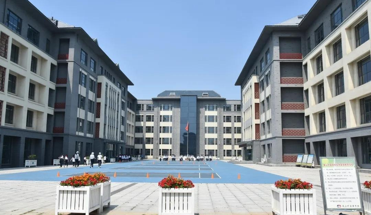 泰山外国语学校