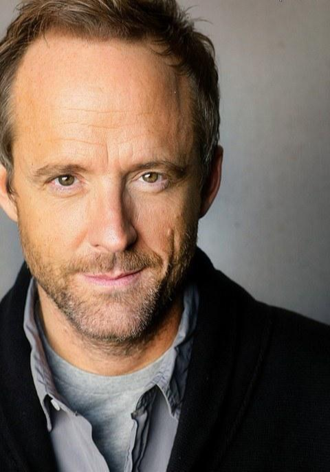 卡洛斯·阿维尔斯