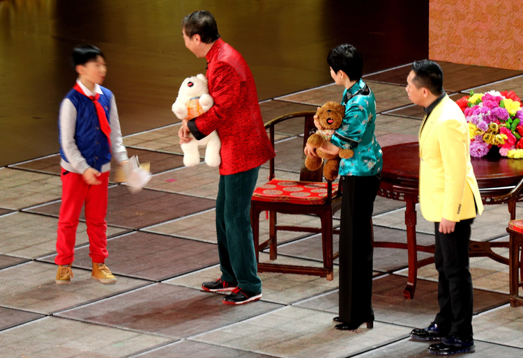 TFBoys献唱2016央视春晚人气爆棚 刘涛、梁咏琪、林心如演绎《山水中国美》