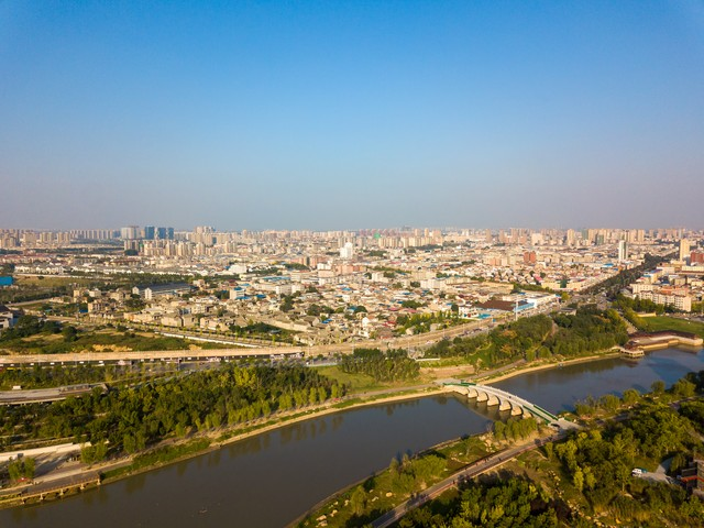 航拍河南省郑州市新郑市双洎河城市风光