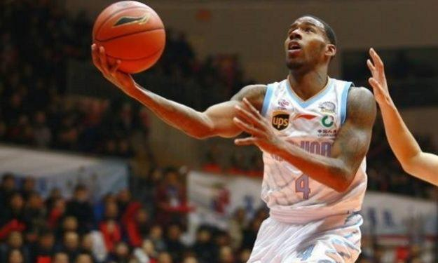 达柳斯·亚当斯