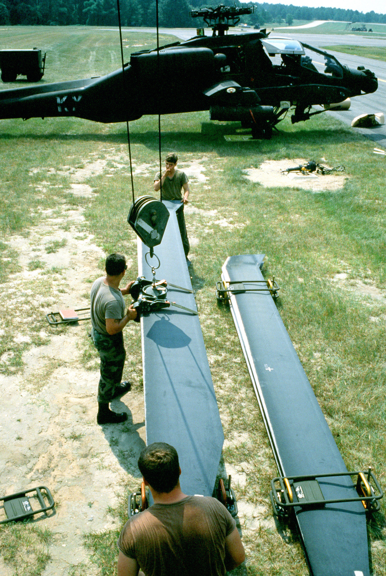 AH-64武装直升机