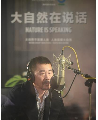 陈建斌为“土地”配音幕后照片.jpeg