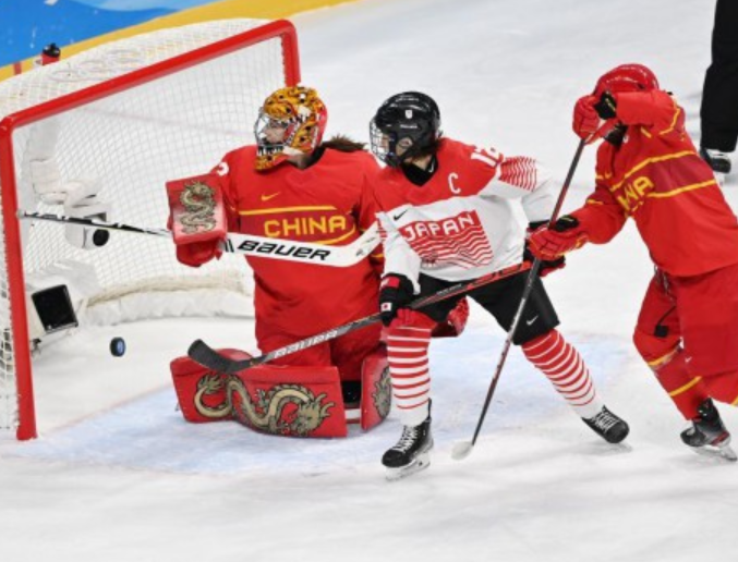 大泽千穗（中）