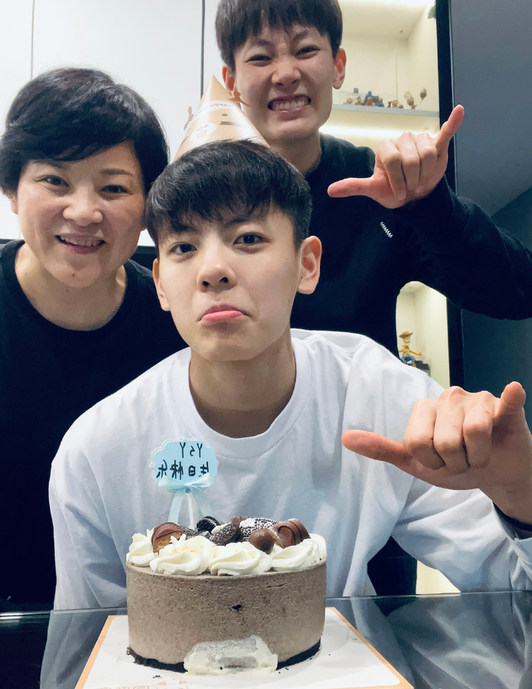 2008年,6岁的杨舒予进入中山市纪中三鑫双语学校小学部,开始了她的