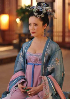张彤剧照.png