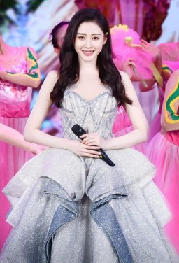 张天爱参加2020年央视五一晚会.png
