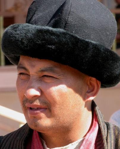维吾尔族服饰