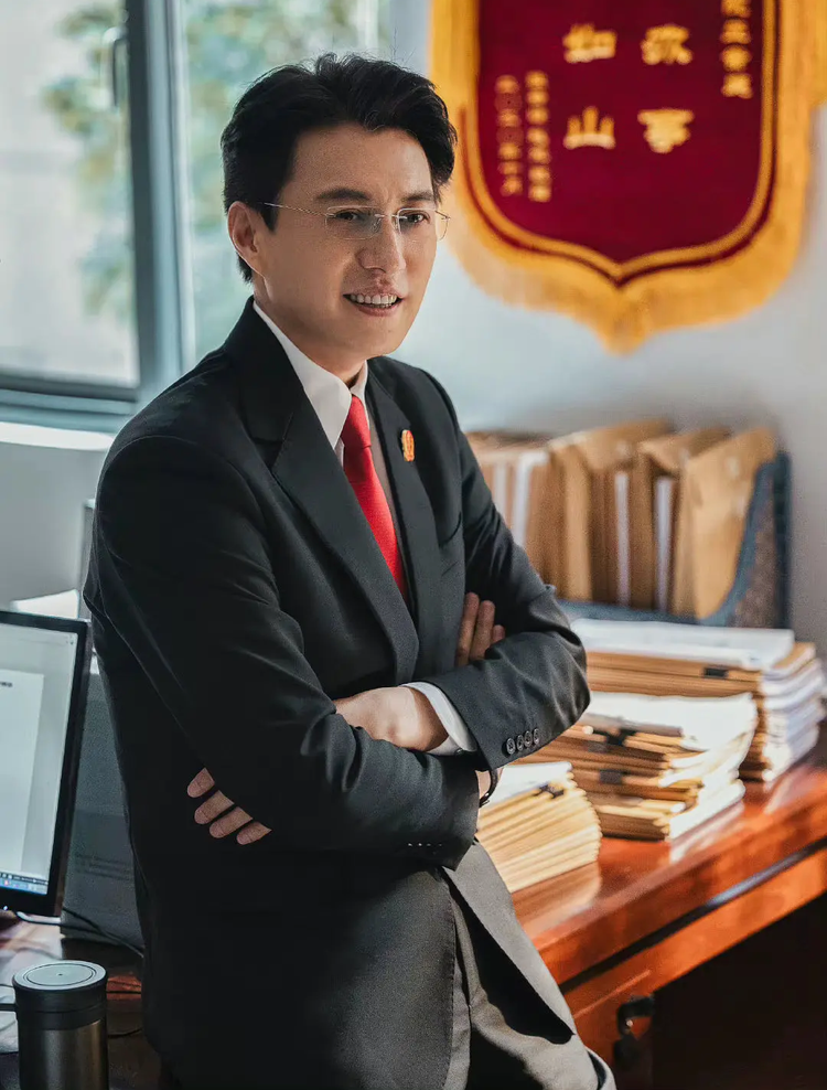 靳东