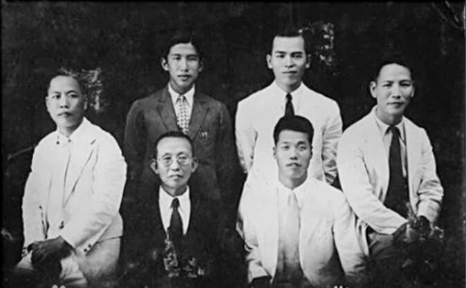 吴銮仕