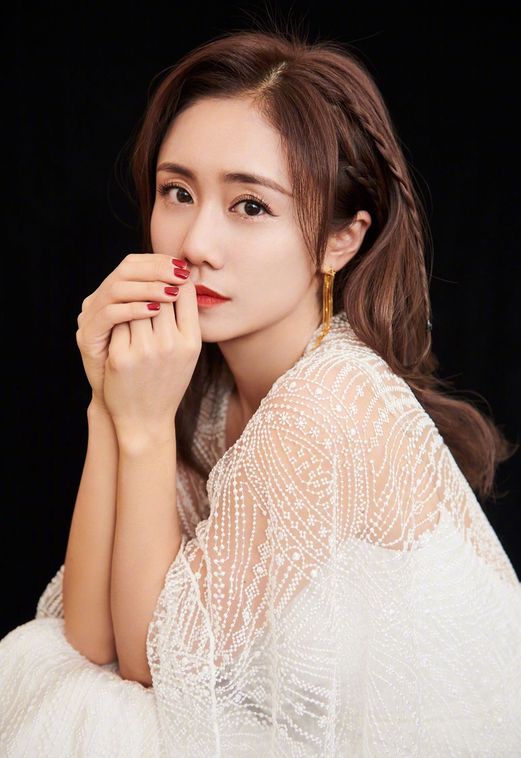 闪耀的她