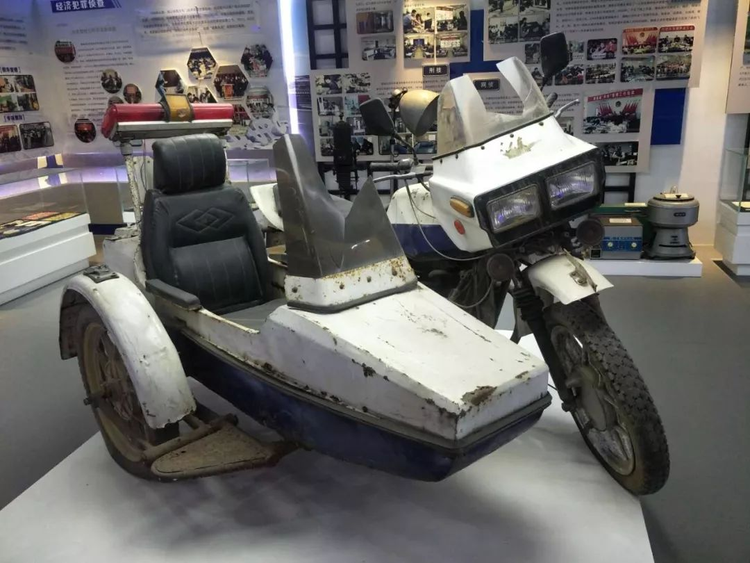 警车