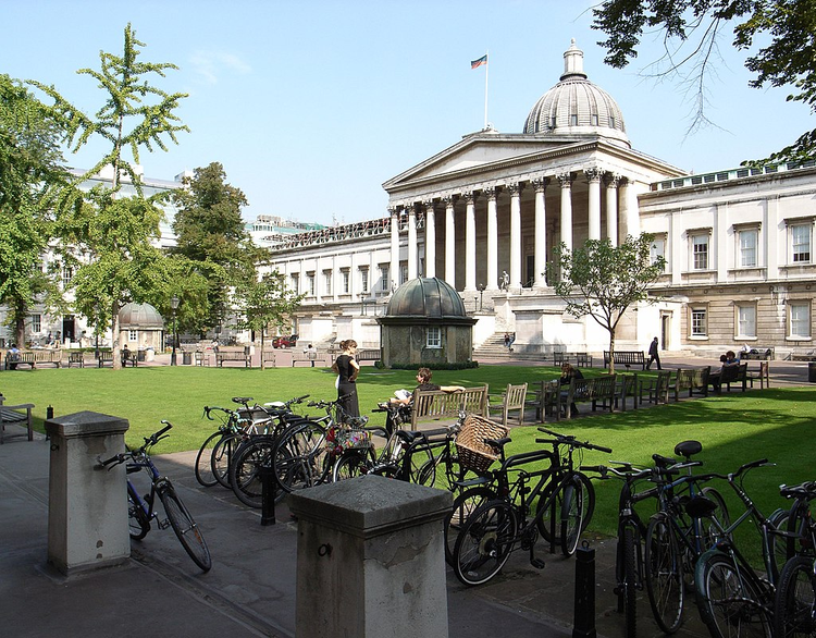 University_College_London_-quadrant-11Sept2006_(1).jpeg
