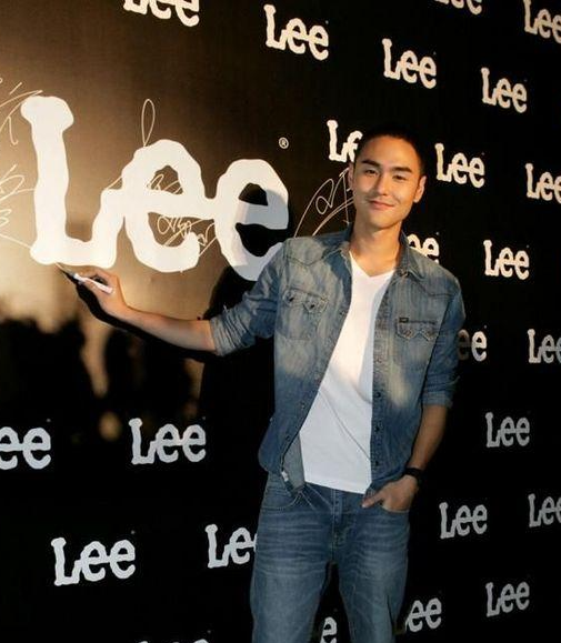 Lee[美国牛仔品牌]