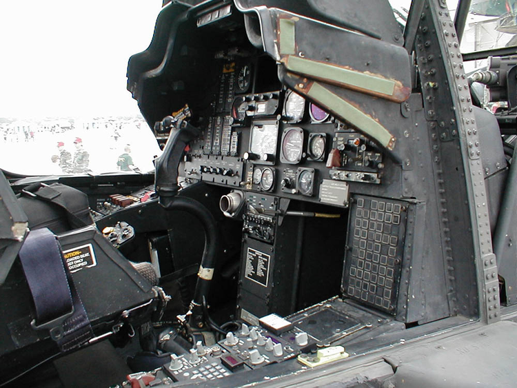 AH-64武装直升机