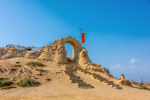 中国宁夏银川镇北堡西部影城明城月亮门