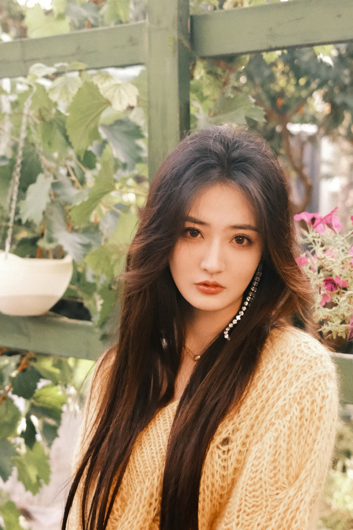 金牌客服董董恩