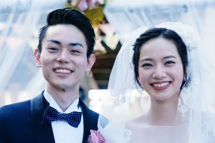 菅田将晖与小松菜奈结婚照.jpeg