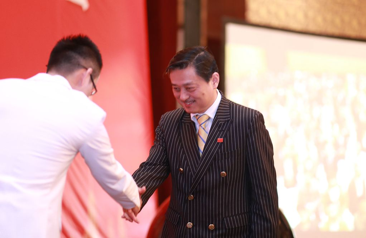 王雷