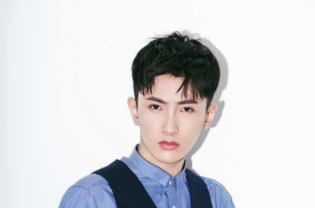 金牌客服董董恩