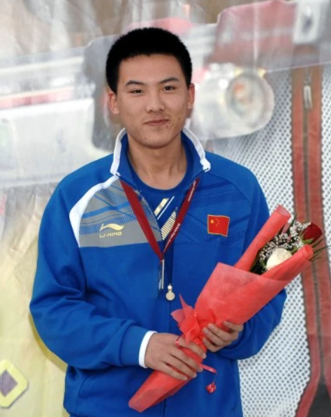 张彬