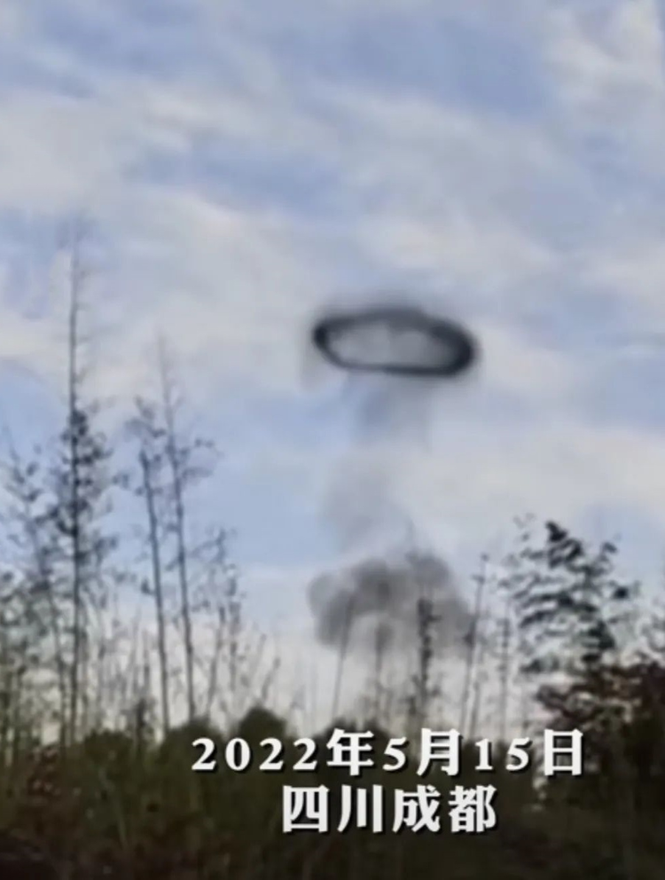 1·14陕西铜川天空现巨型黑圈事件