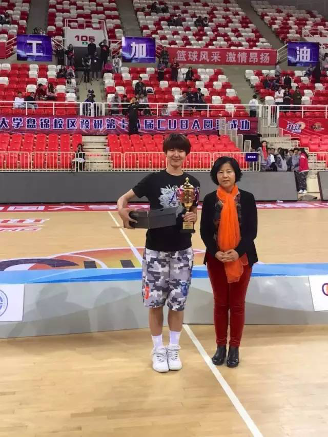 周彤 (前wcba四川女篮球员)